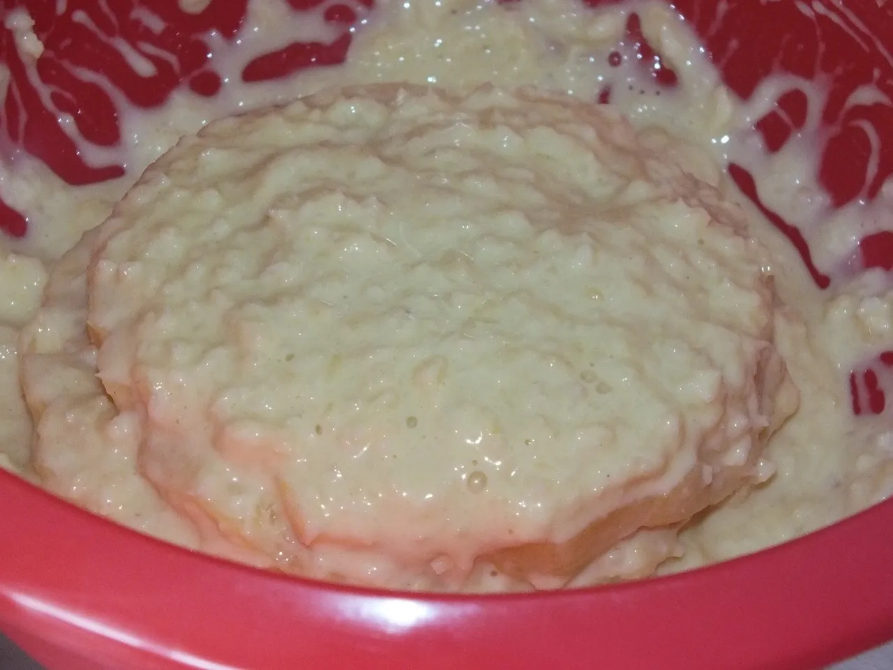 Świeży ananas smażony w kokosowym cieście