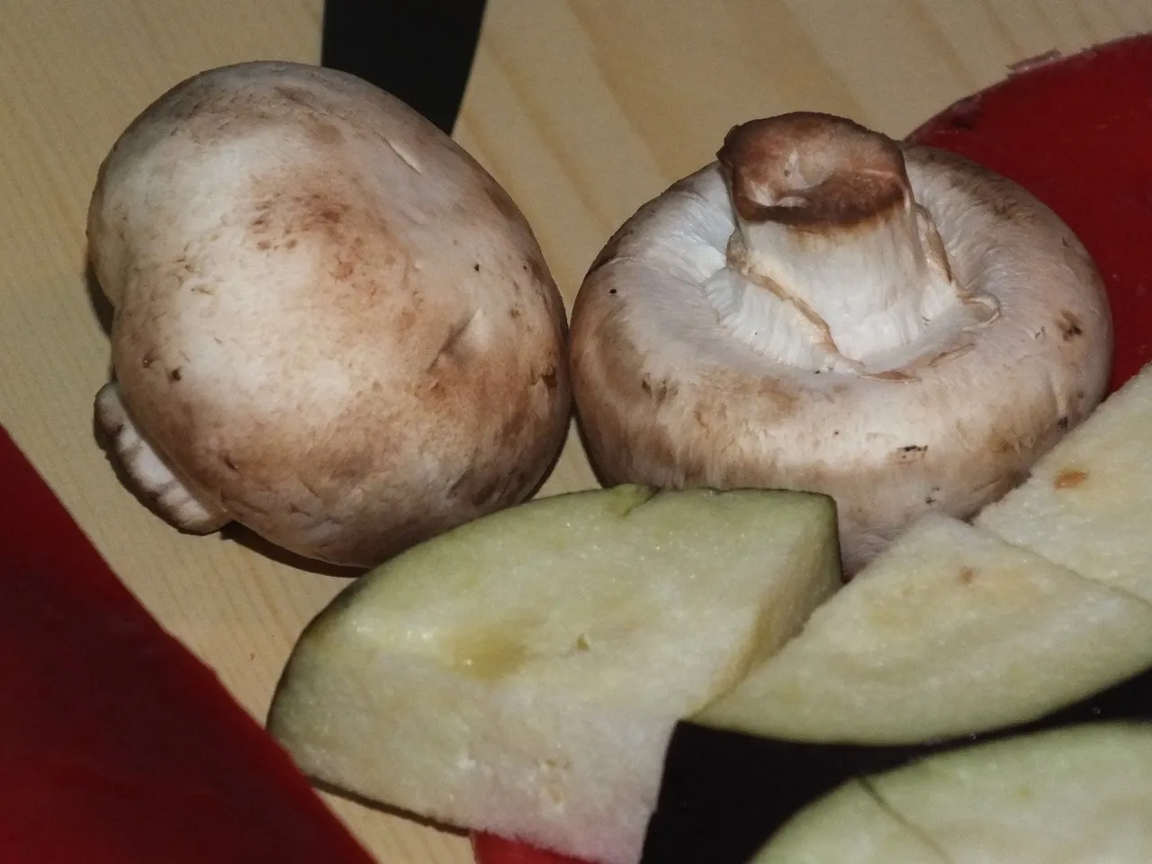Kolorowe szaszłyki z bakłażanem i pieczarkami