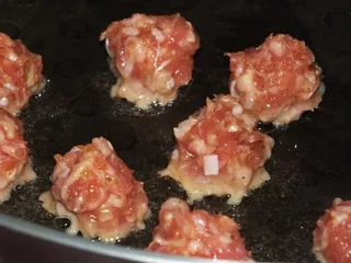 Kuleczki mięsne z bakłażanem w sosie własnym - 6