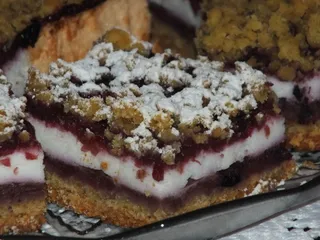 Kruchy, razowy przekładaniec z masą owocową i piankową - 28