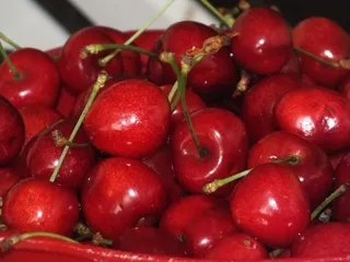 Sałatka z czereśniami do potraw z grilla - 8