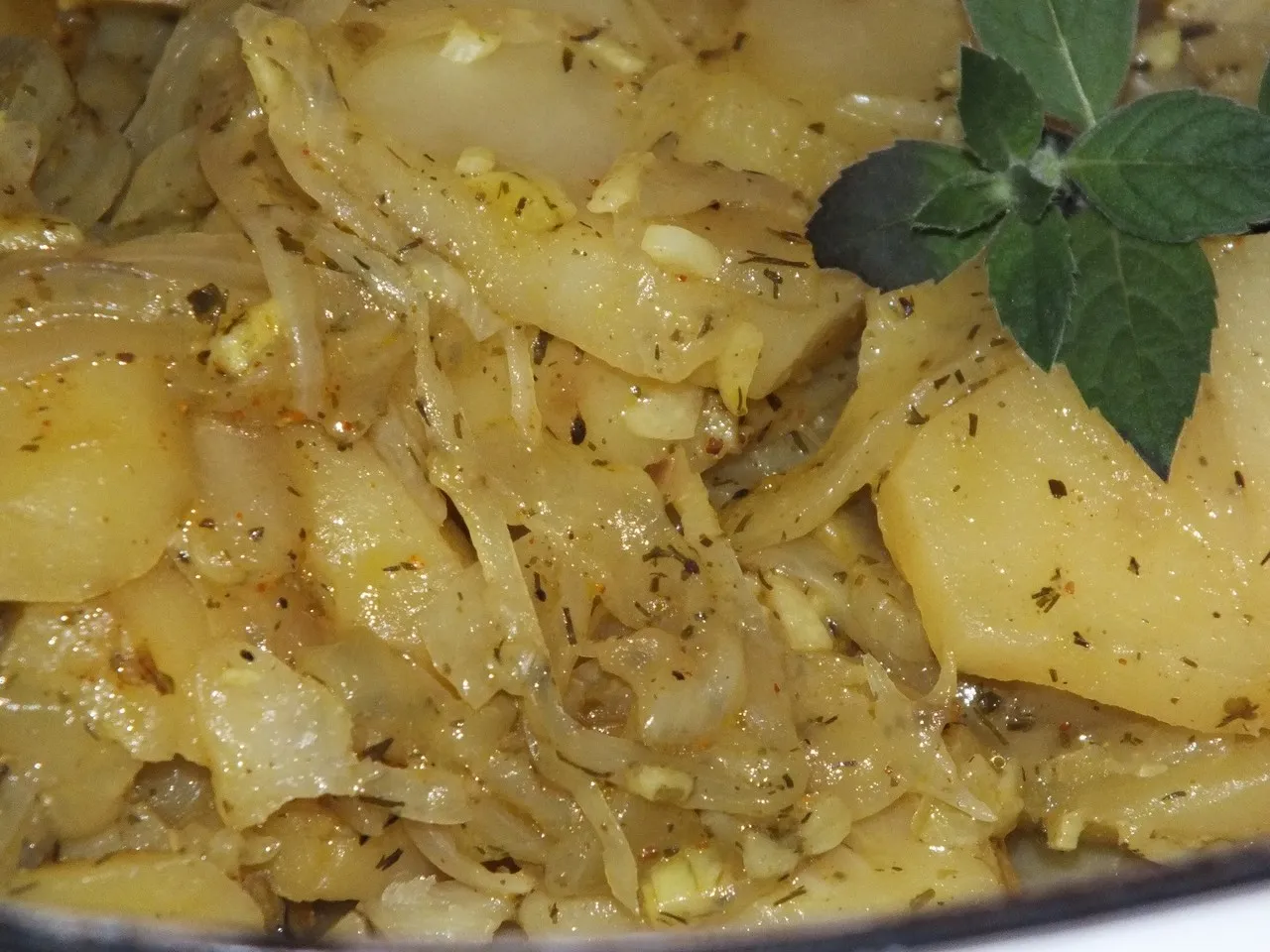 Ziemniaki pieczone z zielonym ogórkiem