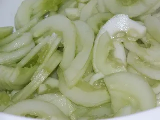 Ziemniaki pieczone z zielonym ogórkiem - 9