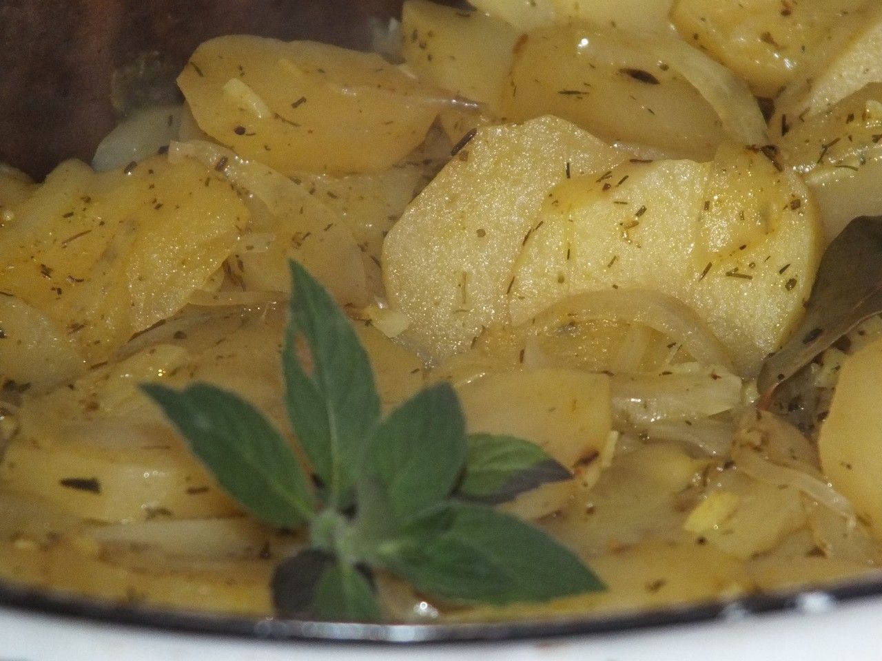 Ziemniaki pieczone z zielonym ogórkiem