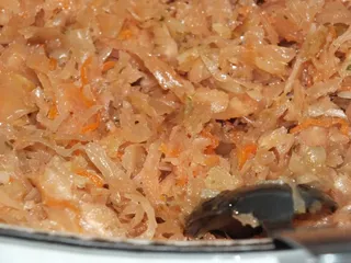 Golonka pieczona w kapuście kiszonej - 15