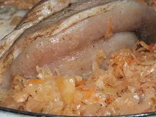 Golonka pieczona w kapuście kiszonej - 21