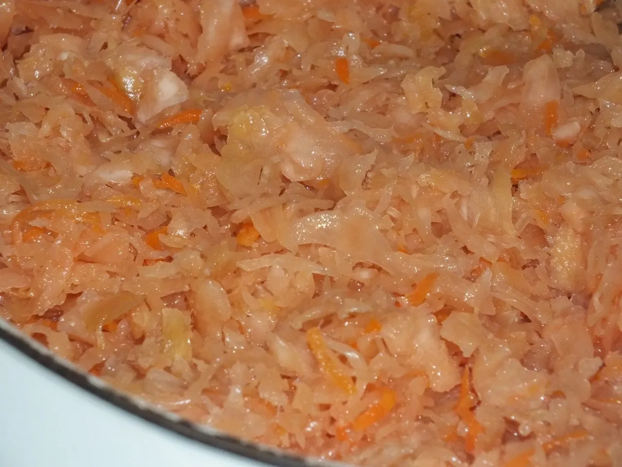 Golonka pieczona w kapuście kiszonej