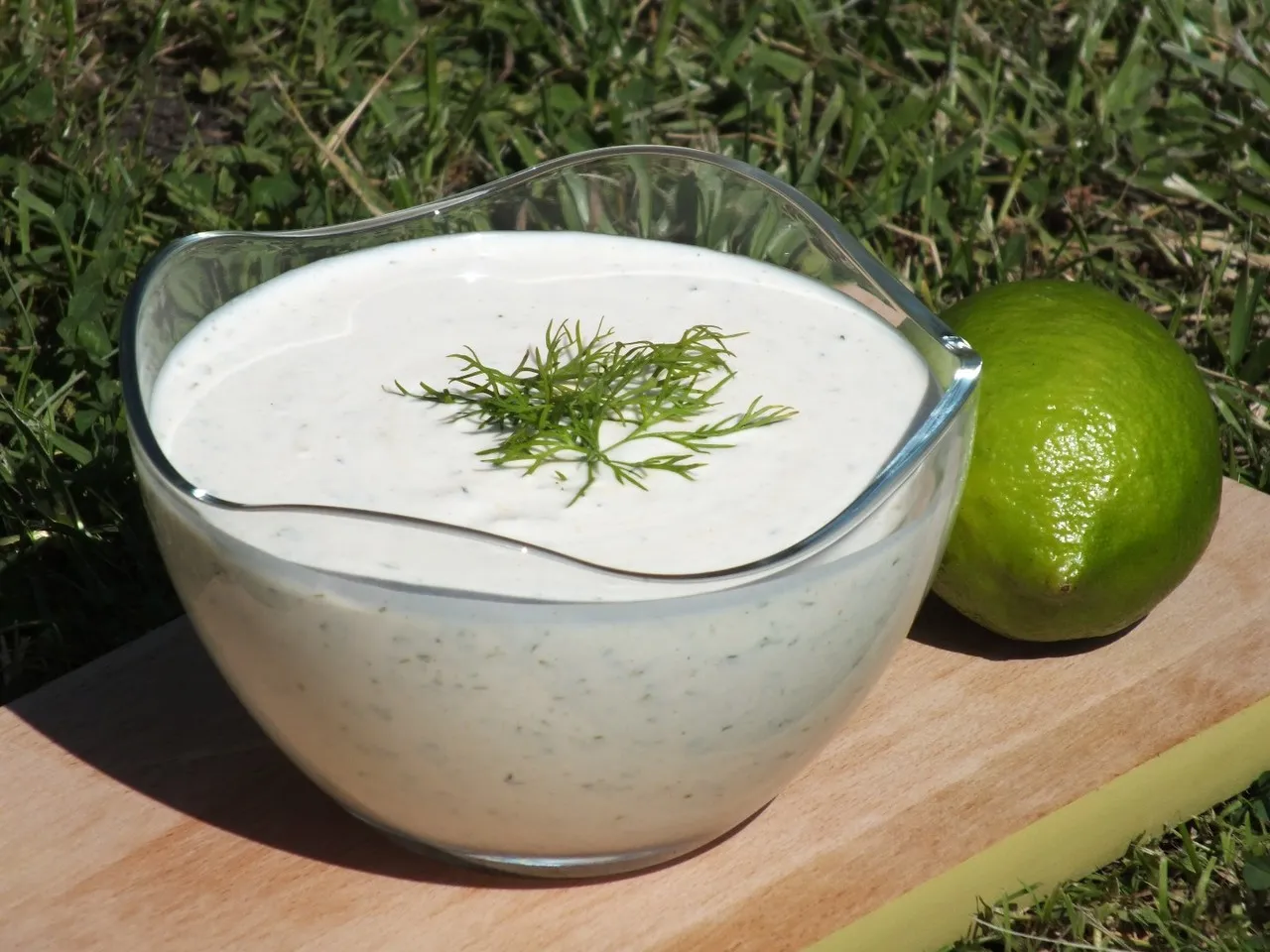 Dip chrzanowy z koperkową nutką