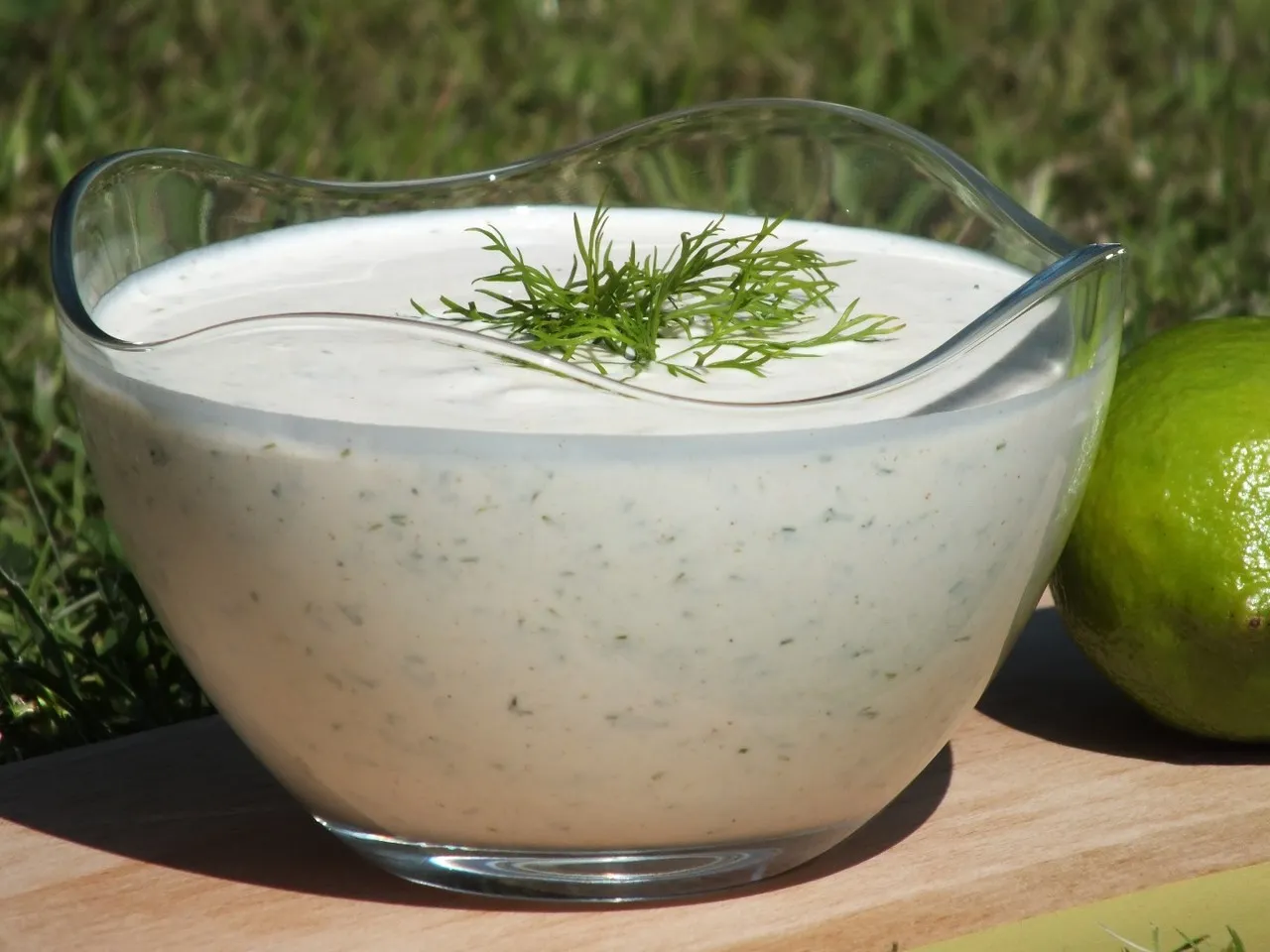 Dip chrzanowy z koperkową nutką