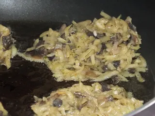 Placki z cukinii i pieczarek - 22