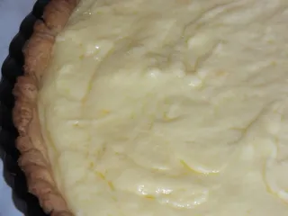 Tarta z pyszną budyniową masą i malinami - 13