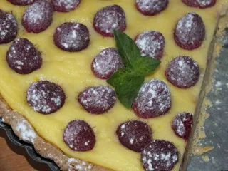 Tarta z pyszną budyniową masą i malinami - 32