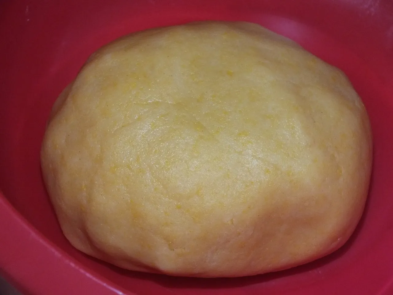 Tarta z pyszną budyniową masą i malinami
