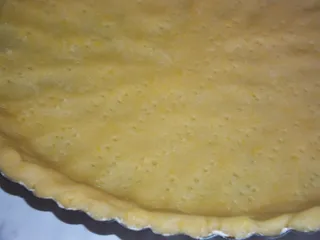 Tarta z pyszną budyniową masą i malinami - 9