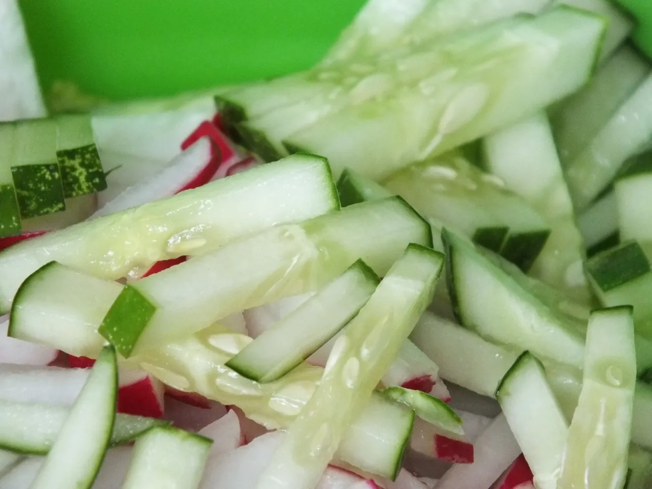 Sałatka z kapusty pekińskiej i sera mozzarella do grilla