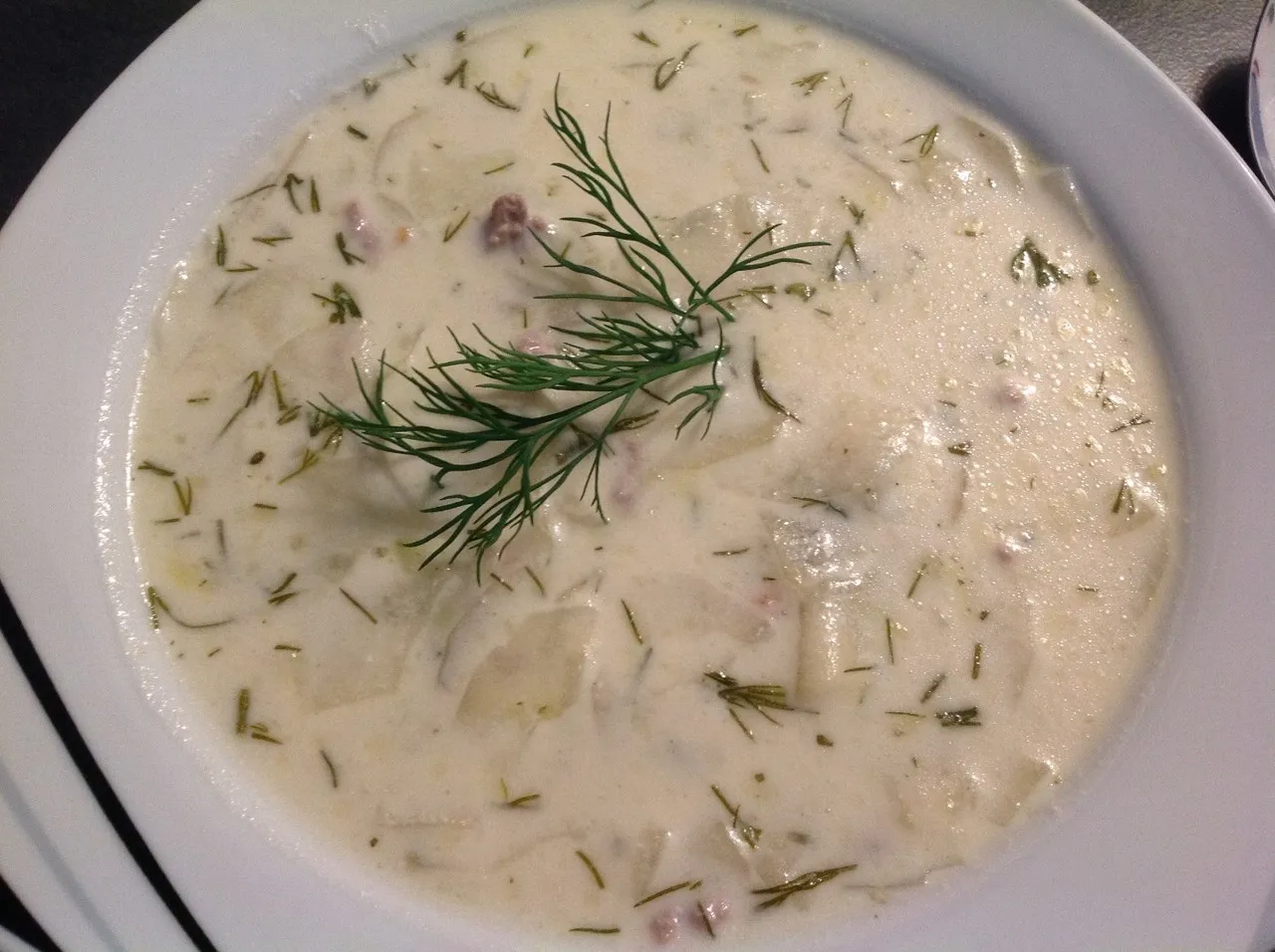Zupa ze świeżego ogórka z mięsem mielonym i koperkiem