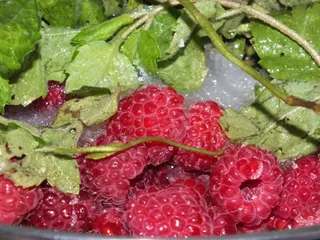 Malinowy syrop z nutką mięty - 7