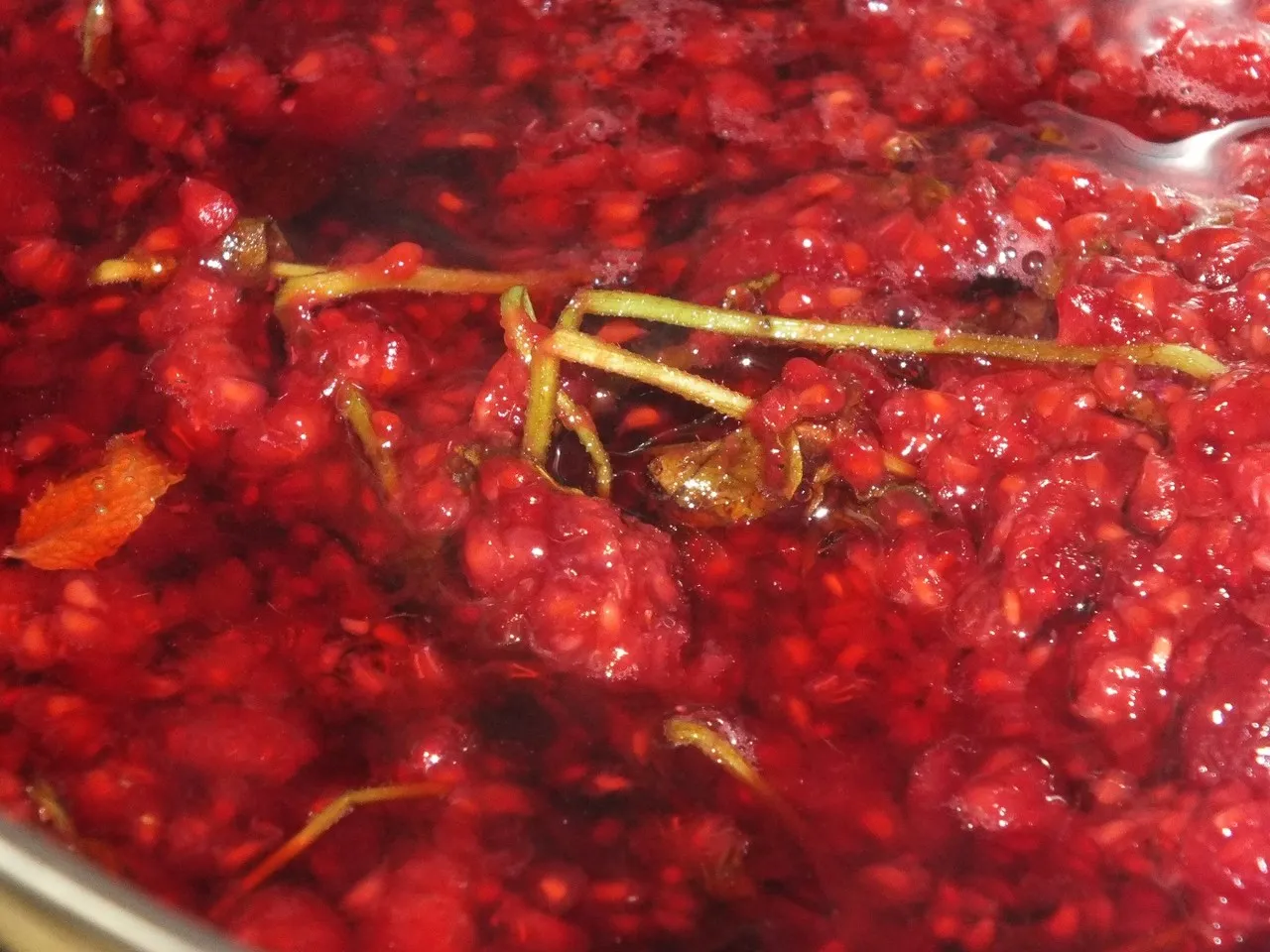 Malinowy syrop z nutką mięty