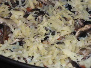 Pizza z pieczarkami i serem - 17