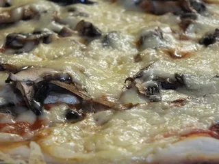 Pizza z pieczarkami i serem - 18