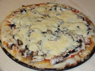 Pizza z pieczarkami i serem - 21
