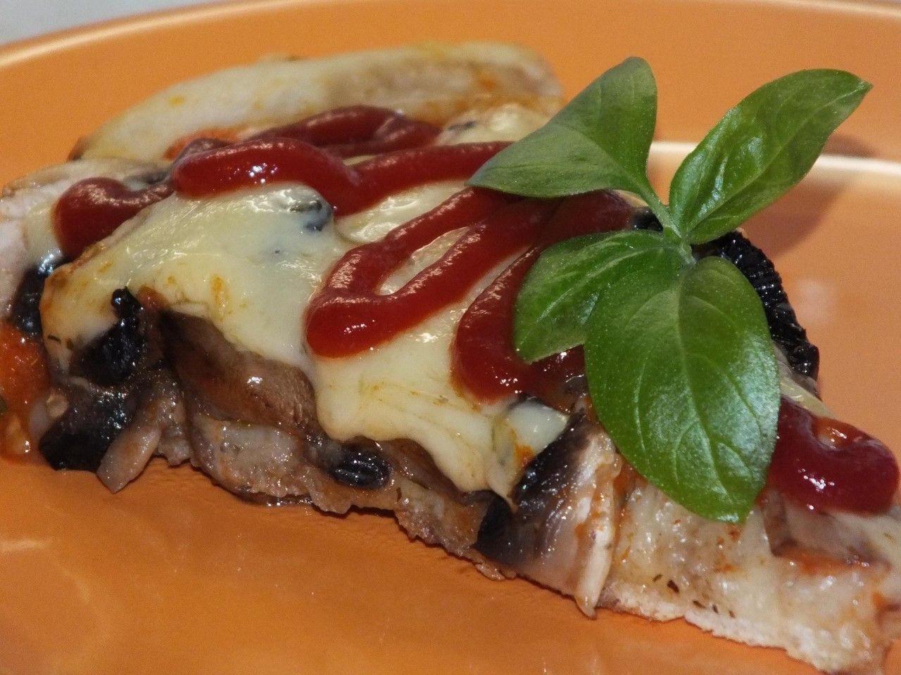 Pizza z pieczarkami i serem