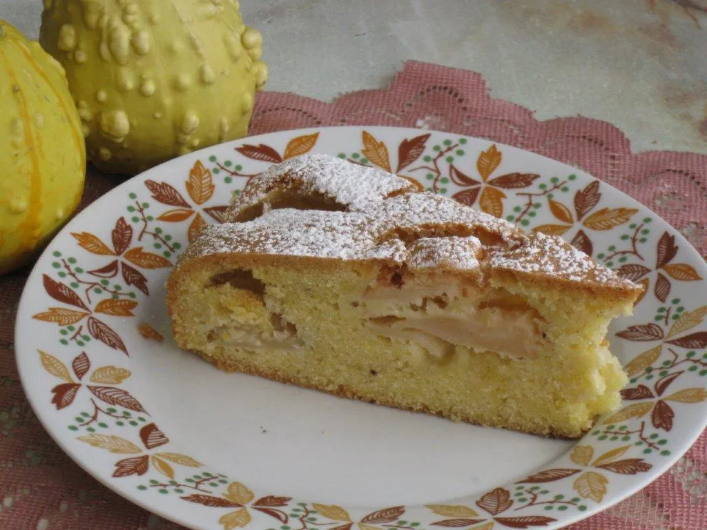 Cynamonowa babka z jabłkami