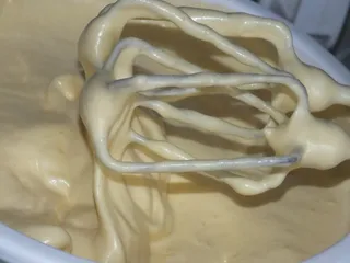 Biszkopt z masą śmietankowo-jogurtową i galaretką - 11