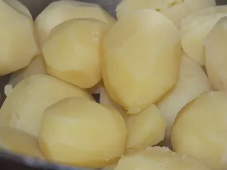 Kopytka z sosem pieczarkowym - 12