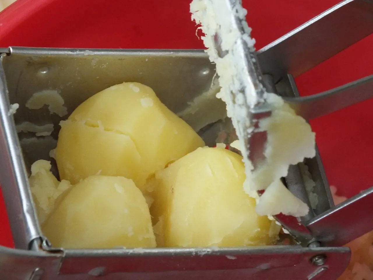 Kopytka z sosem pieczarkowym