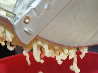 Kopytka z sosem pieczarkowym - 14