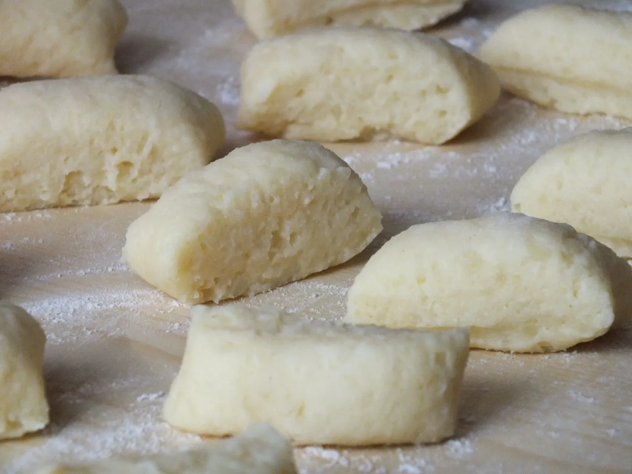 Kopytka z sosem pieczarkowym