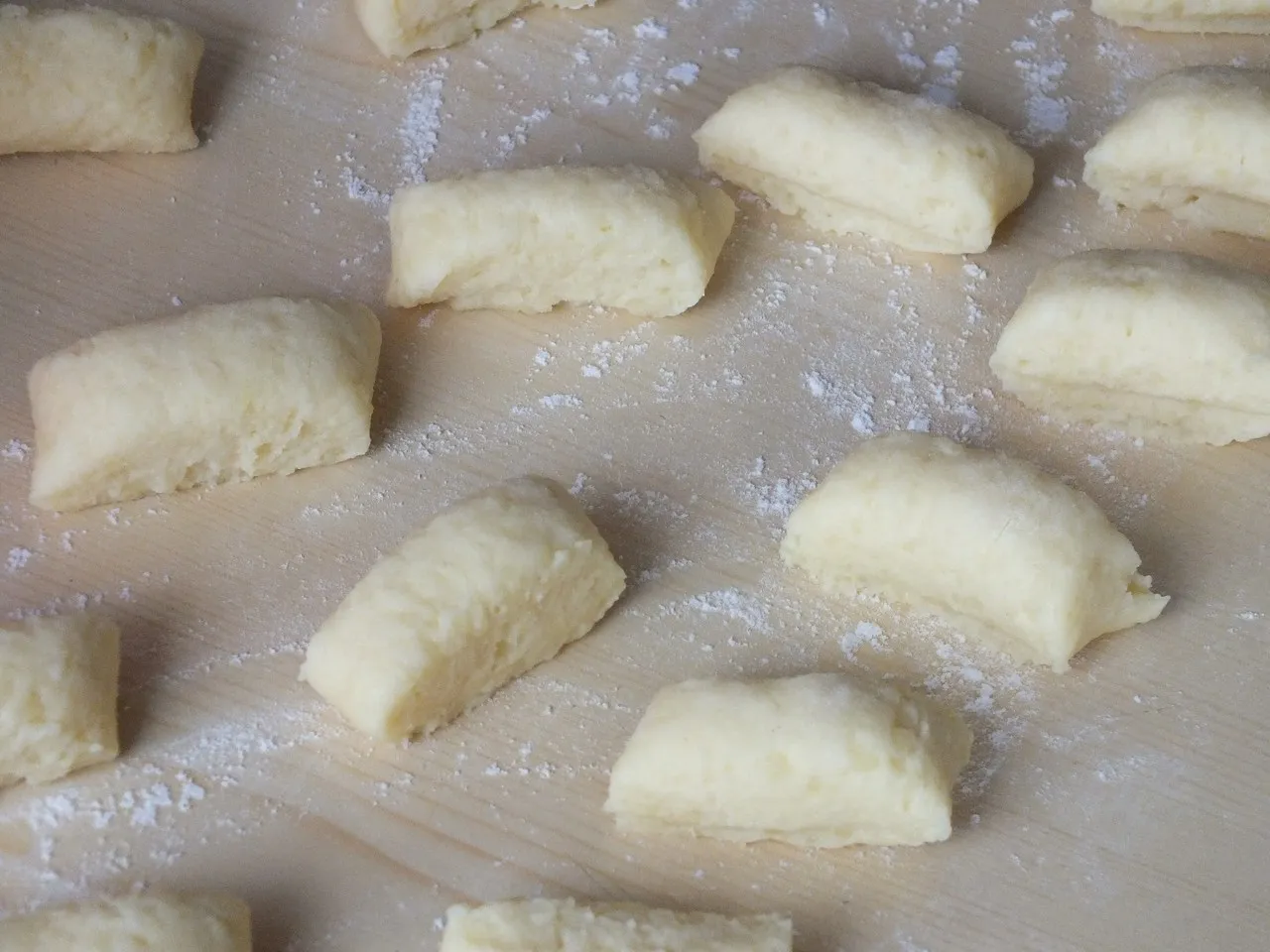 Kopytka z sosem pieczarkowym