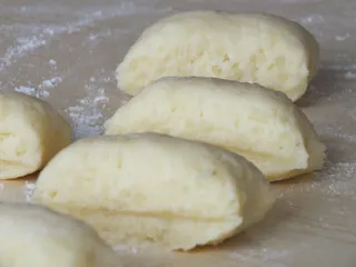 Kopytka z sosem pieczarkowym - 23