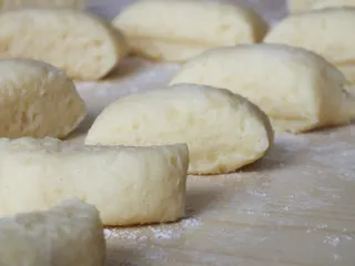Kopytka z sosem pieczarkowym - 24