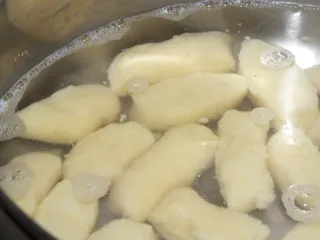 Kopytka z sosem pieczarkowym - 27