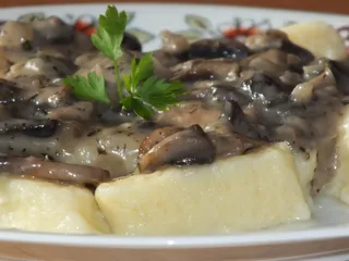 Kopytka z sosem pieczarkowym - 28