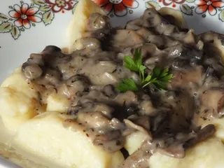 Kopytka z sosem pieczarkowym - 30
