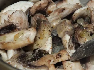 Kopytka z sosem pieczarkowym - 6