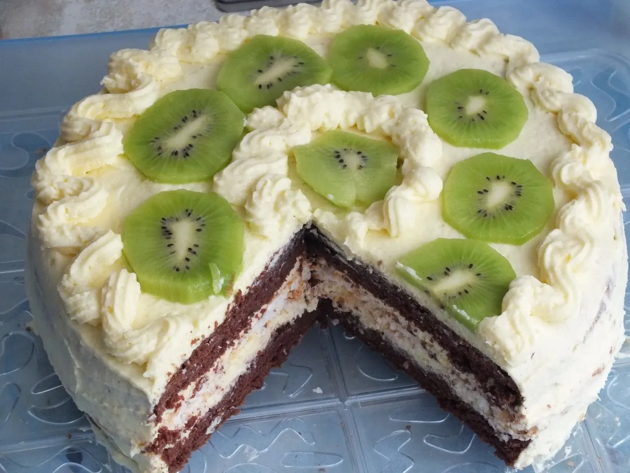 Kakaowy tort z bezą kokosową