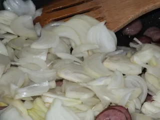 Cukinia zapiekana z ziemniakami i kiełbasą w śmietankowym sosie - 12