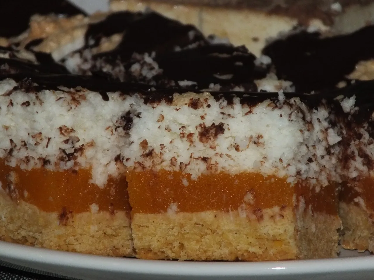 Cukiniowe ciasto pod kokosową bezą