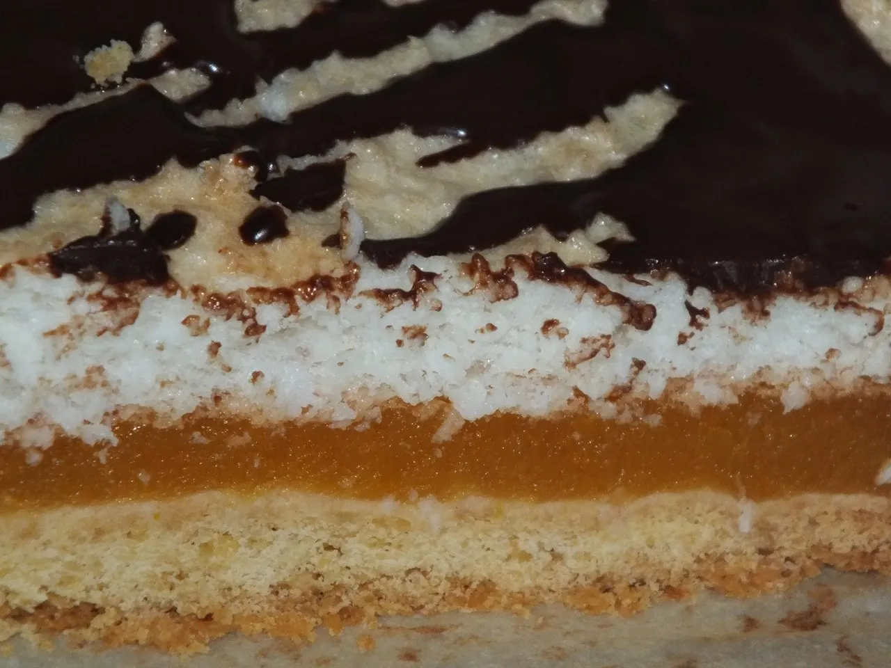 Cukiniowe ciasto pod kokosową bezą