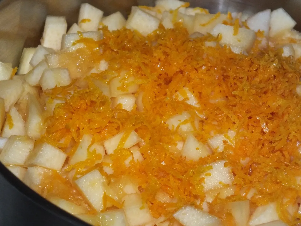 Cukiniowe ciasto pod kokosową bezą