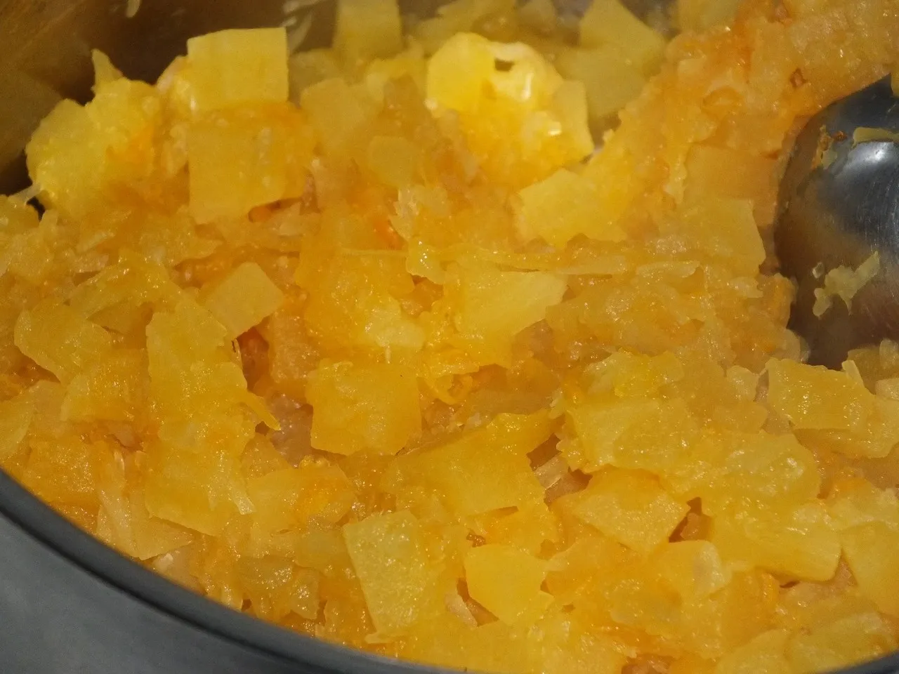 Cukiniowe ciasto pod kokosową bezą
