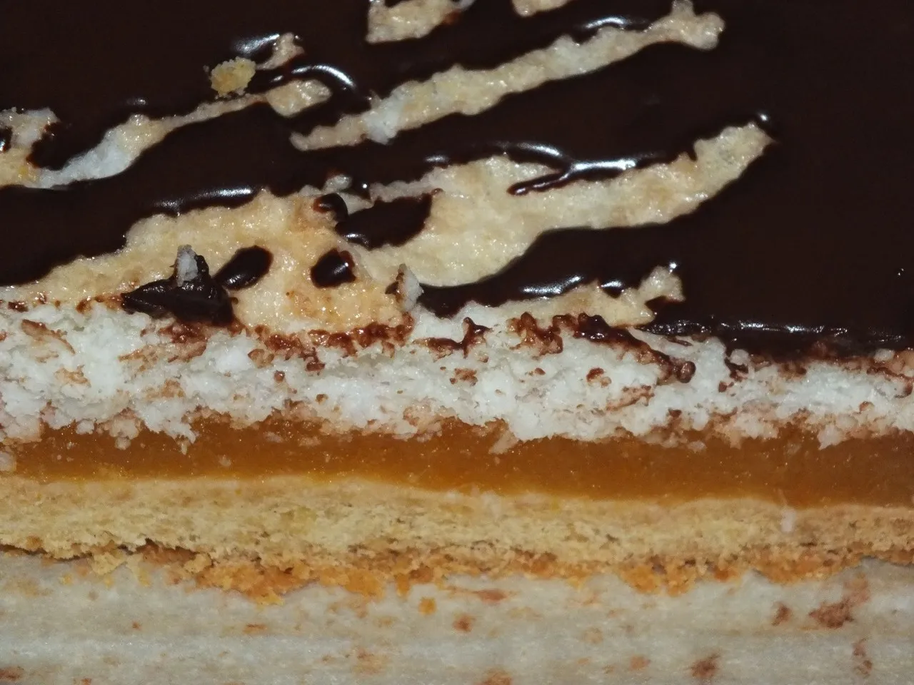 Cukiniowe ciasto pod kokosową bezą