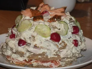 Tort chlebowy z rybą i pysznym majonezowym sosem - 1