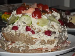 Tort chlebowy z rybą i pysznym majonezowym sosem - 2
