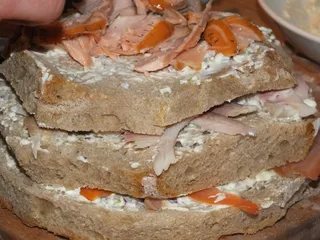 Tort chlebowy z rybą i pysznym majonezowym sosem - 19
