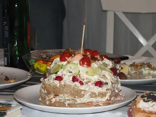 Tort chlebowy z rybą i pysznym majonezowym sosem - 27